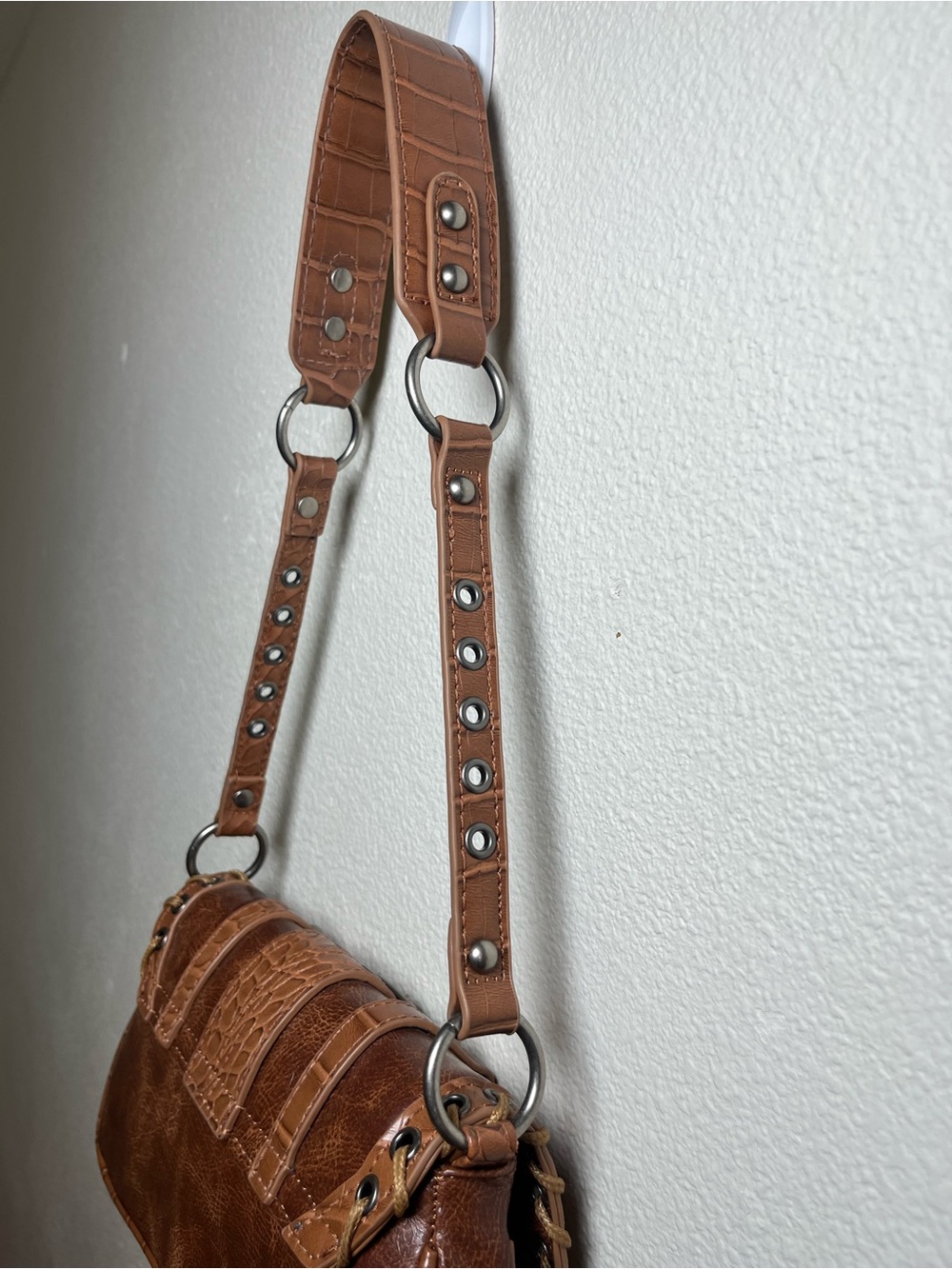 silence + noise Y2K Style Brown Embossed Buckle Shoulder Bag - Picture 4 of 5